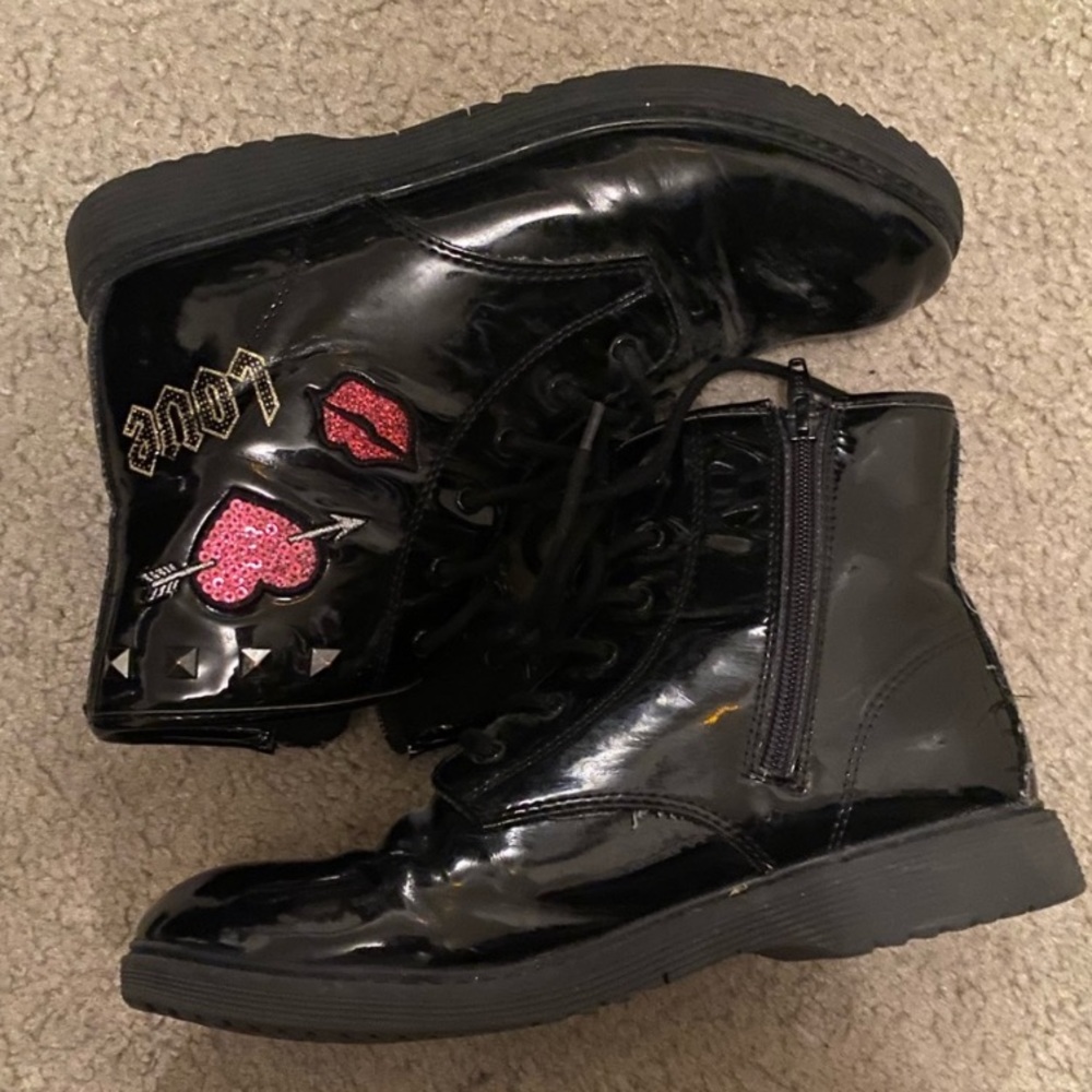 Children’s Place black boots. Size 6